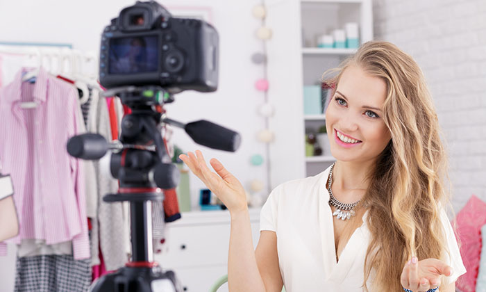 Punya Keinginan Jadi Vloger ? Berikut 6 Rekomendasi Kamera Vlog Terbaik