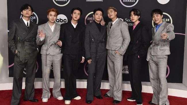 BTS Menjadi Artis Asia Pertama Sebagai Pemenang di American Music Awards 2021 !