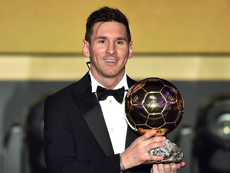 Lionel Messi Sukses Raih Trofi Ballon dOr 2021 !