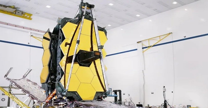 Teleskop Ruang Angkasa James Webb Bakal Meluncur Pada Malam Natal