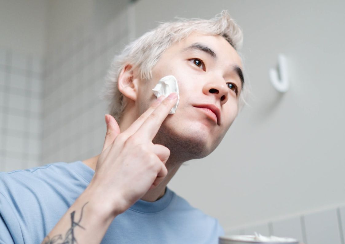 8 Rekomendasi Brand Skincare Lokal Untuk Pria 2022 !