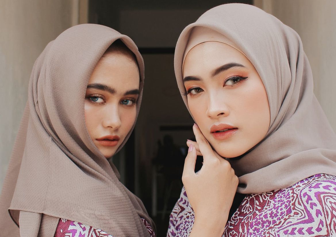 8 Rekomendasi Bahan Hijab Terbarik, Nyaman dan Mudah Dibentuk !