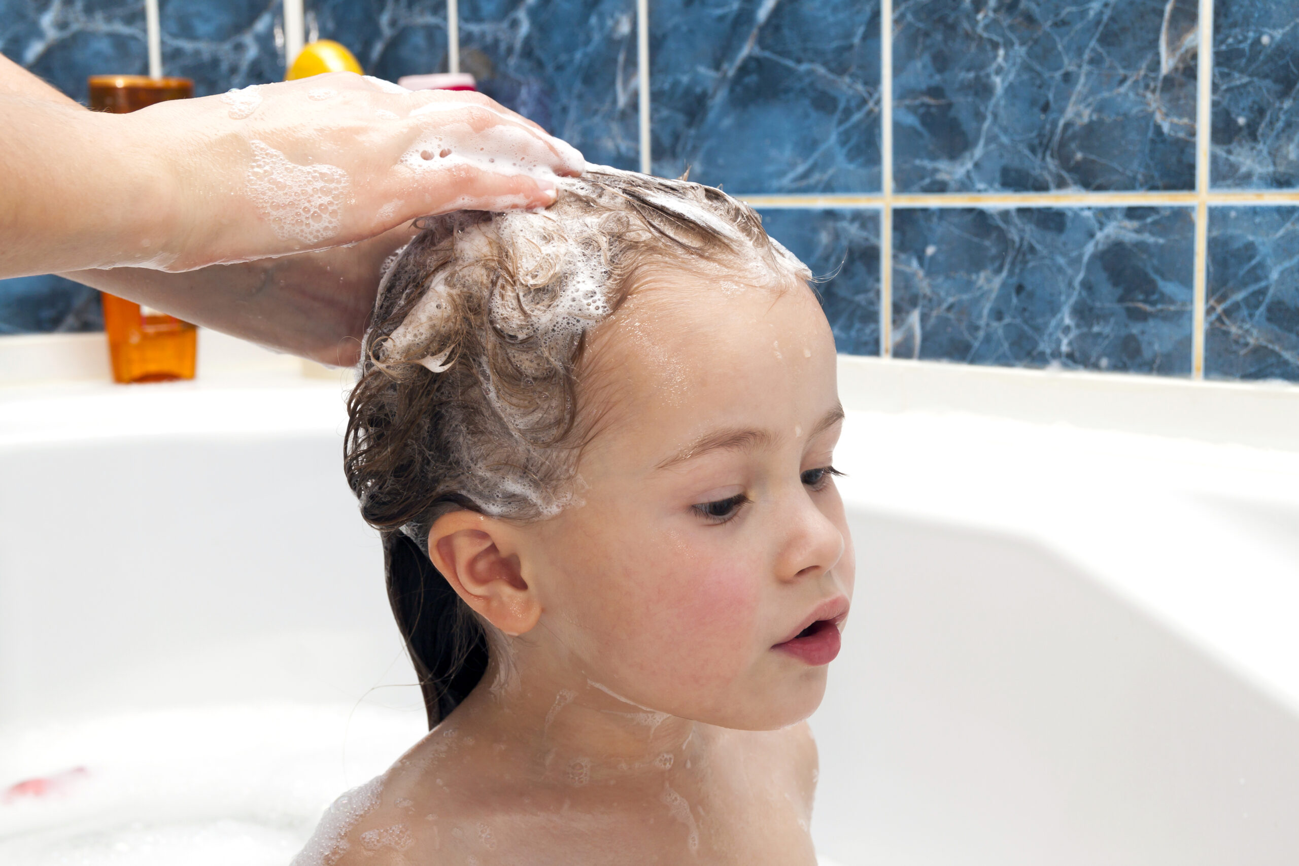 10 Rekomendasi Shampo Anak yang Bagus dan Wangi !