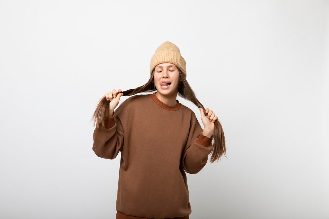 10 Rekomendasi Sweater Wanita Terbaik, OOTD Makin Cantik!