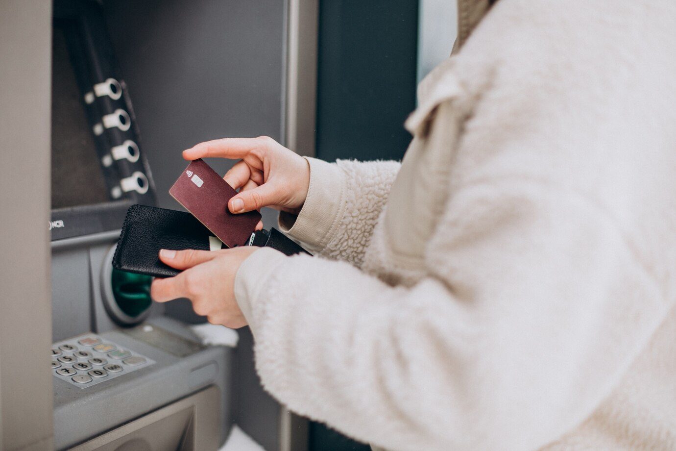 Kejayaan ATM dan Kartu Debit Akan Segera Berakhir, Transaksi Digital Menguat!